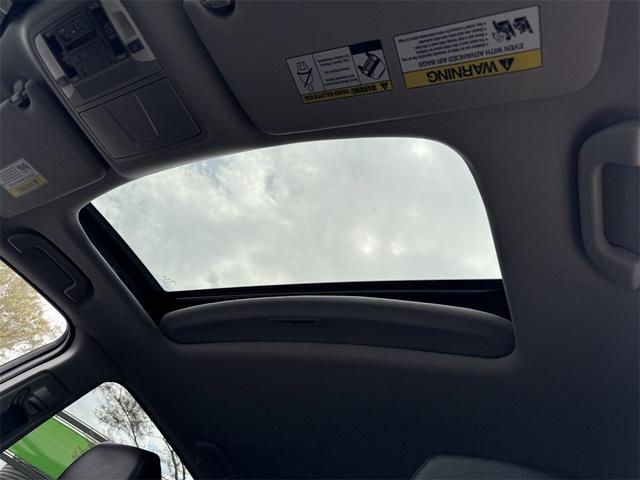Photo of 2017 White Diamond Pearl Acura RDX