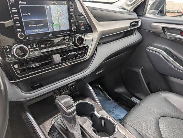Photo of 2021 Magnetic Gray Metallic Toyota Highlander Hybrid