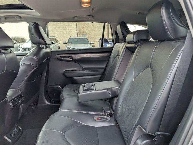 Photo of 2021 Magnetic Gray Metallic Toyota Highlander Hybrid
