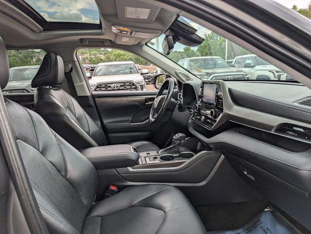 Photo of 2021 Magnetic Gray Metallic Toyota Highlander Hybrid