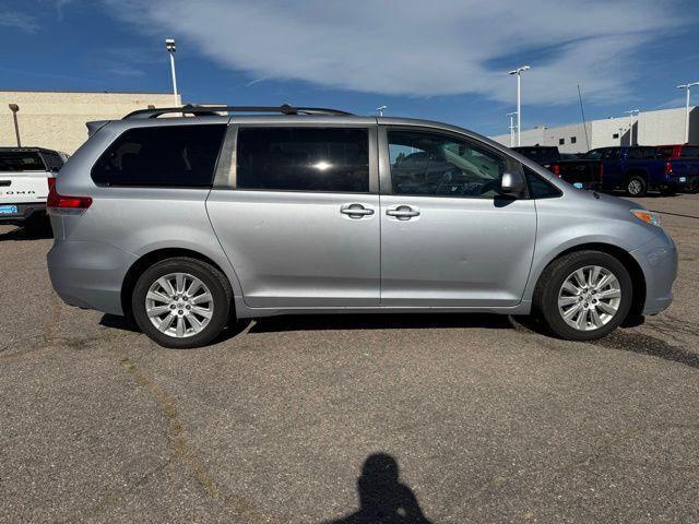 Photo of 2013 Silver Sky Metallic Toyota Sienna