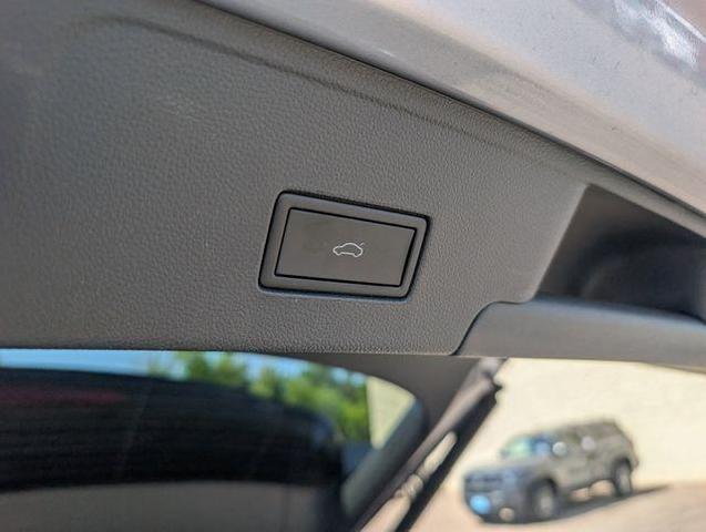 Photo of 2024 Silver Mist Metallic Volkswagen Atlas Cross Sport