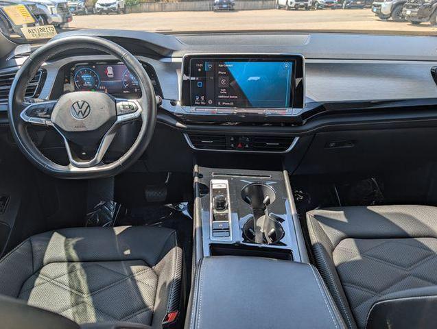 Photo of 2024 Silver Mist Metallic Volkswagen Atlas Cross Sport
