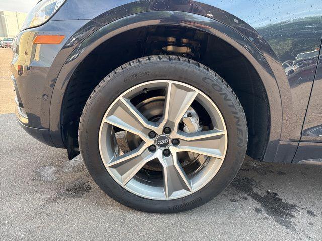 Photo of 2019 Moonlight Blue Metallic Audi Q5