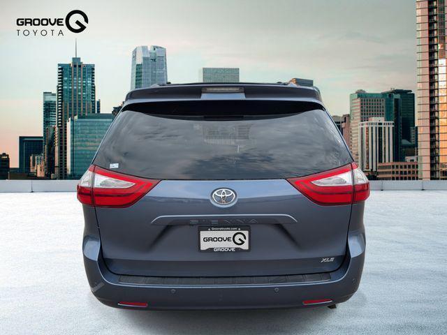 Photo of 2015 Shoreline Blue Pearl Toyota Sienna