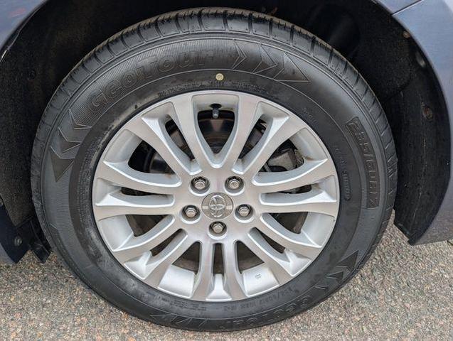 Photo of 2015 Shoreline Blue Pearl Toyota Sienna