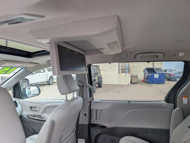 Photo of 2015 Shoreline Blue Pearl Toyota Sienna