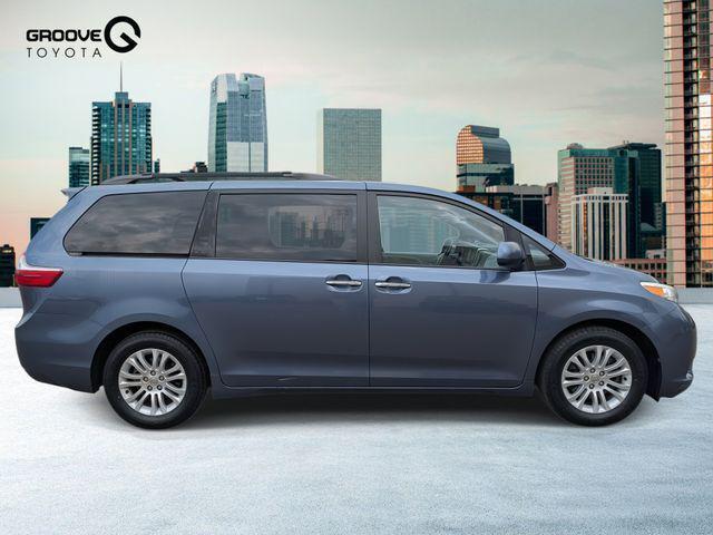 Photo of 2015 Shoreline Blue Pearl Toyota Sienna
