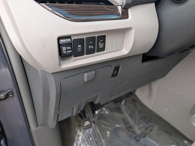 Photo of 2015 Shoreline Blue Pearl Toyota Sienna