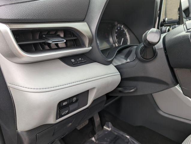 Photo of 2023 Midnight Black Metallic Toyota Highlander