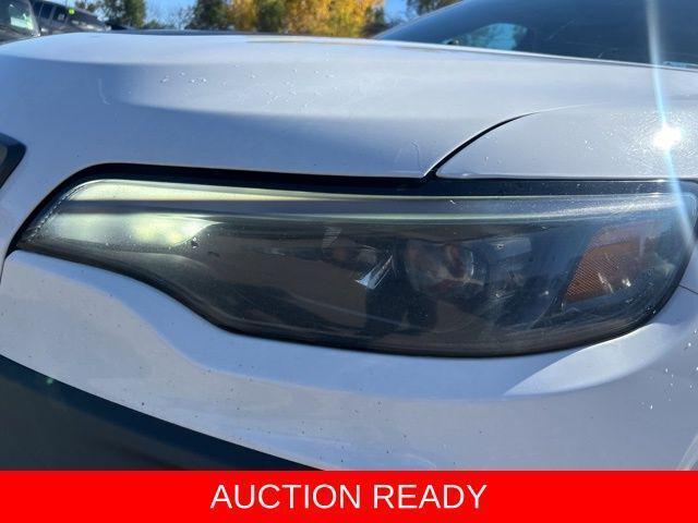 Photo of 2020 Bright White Clearcoat Jeep Cherokee
