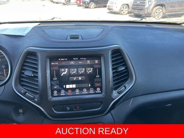 Photo of 2020 Bright White Clearcoat Jeep Cherokee