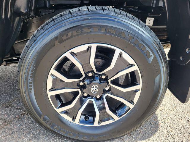 Photo of 2022 Midnight Black Metallic Toyota Tacoma