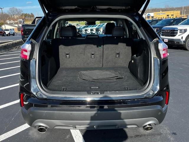 Photo of 2024 Agate Black Metallic Ford Edge