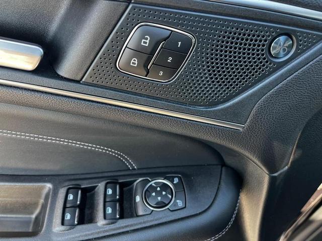 Photo of 2024 Agate Black Metallic Ford Edge