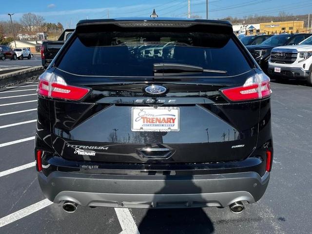 Photo of 2024 Agate Black Metallic Ford Edge