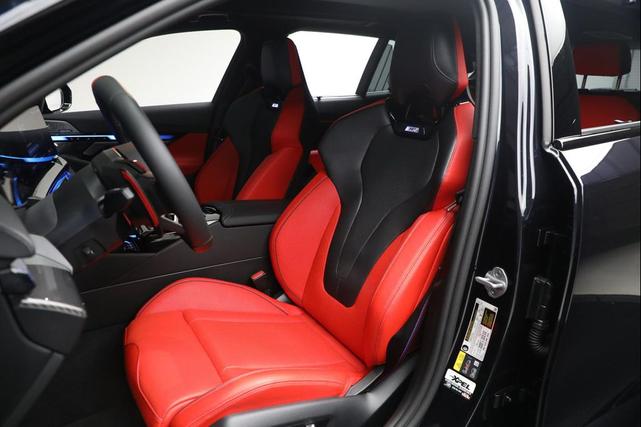 Photo of 2025 Carbon Black Metallic BMW M5