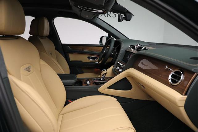 Photo of 2025 Verdant Metallic Bentley Bentayga