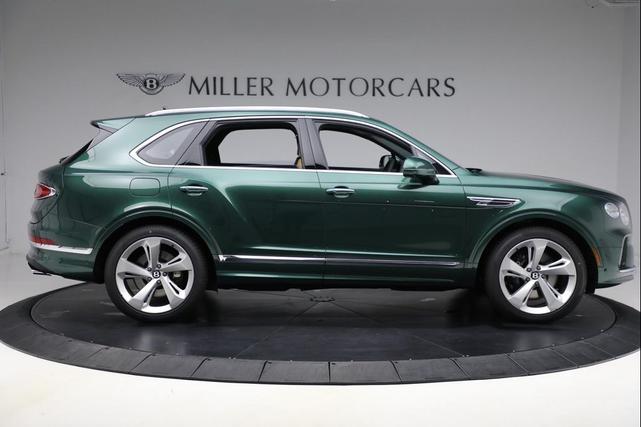 Photo of 2025 Verdant Metallic Bentley Bentayga