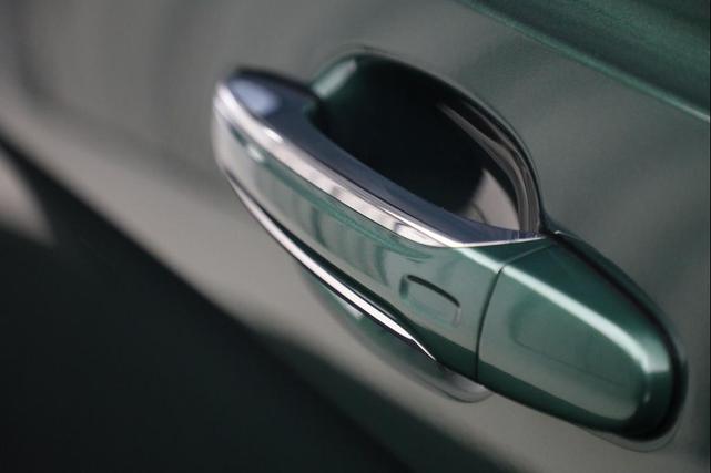 Photo of 2025 Verdant Metallic Bentley Bentayga
