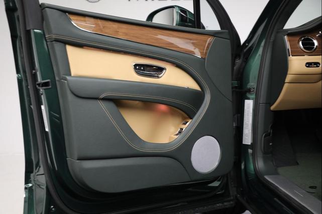 Photo of 2025 Verdant Metallic Bentley Bentayga