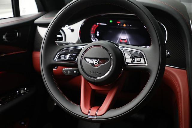 Photo of 2025 Glacier White Solid Bentley Bentayga