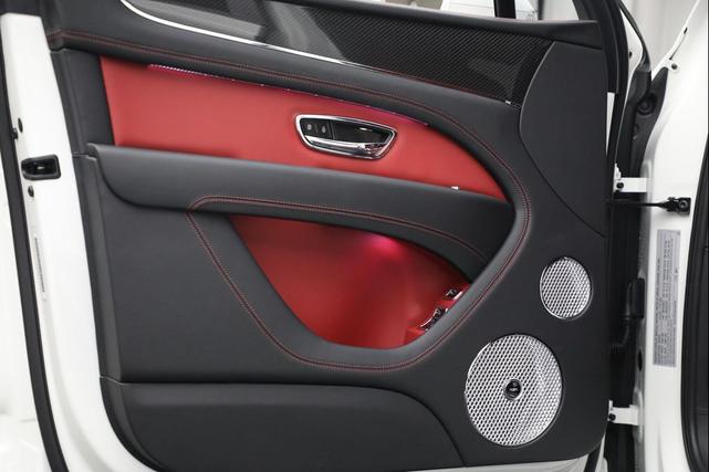 Photo of 2025 Glacier White Solid Bentley Bentayga