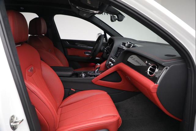 Photo of 2025 Glacier White Solid Bentley Bentayga