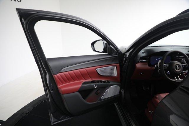 Photo of 2025 Grigio Lava Maserati Grecale