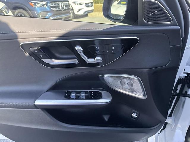 Photo of 2025 MANUFAKTUR Moonlight White Metallic Mercedes-Benz C-Class