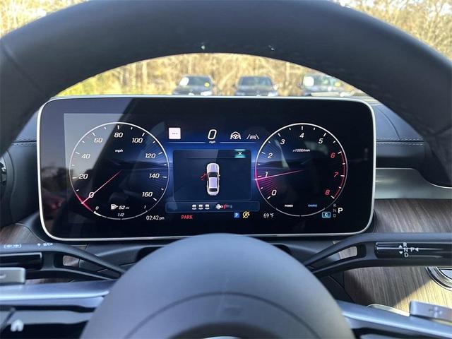 Photo of 2025 MANUFAKTUR Moonlight White Metallic Mercedes-Benz C-Class
