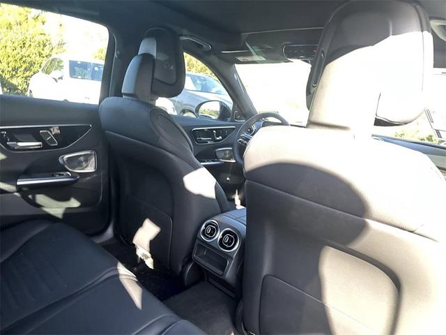 Photo of 2025 MANUFAKTUR Moonlight White Metallic Mercedes-Benz C-Class