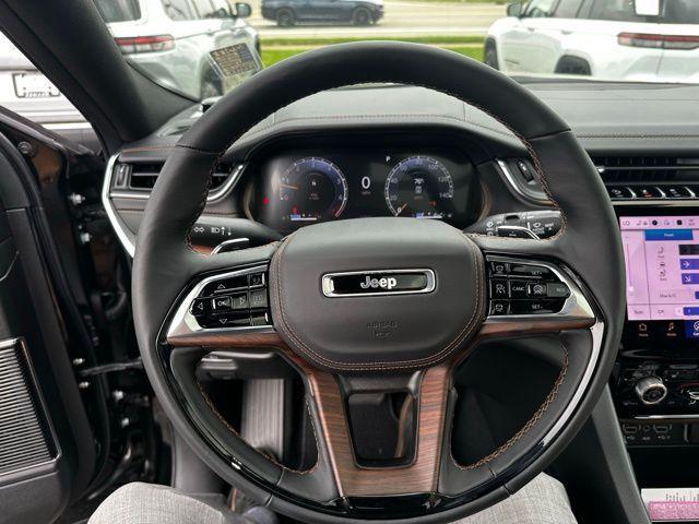 Photo of 2025 Diamond Black Jeep Grand Cherokee