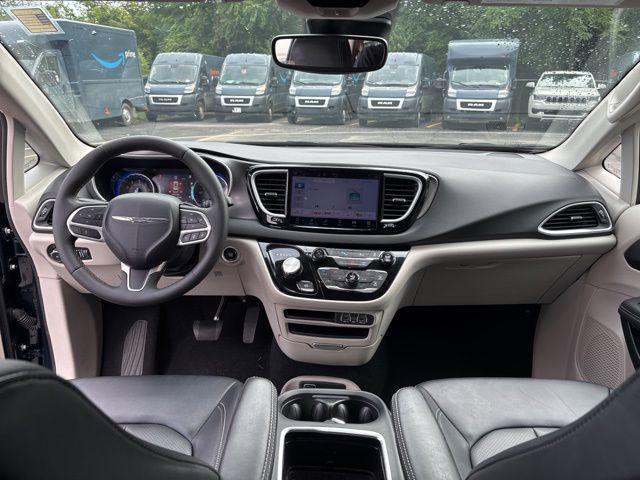 Photo of 2024 Fathom Blue Pearlcoat Chrysler Pacifica