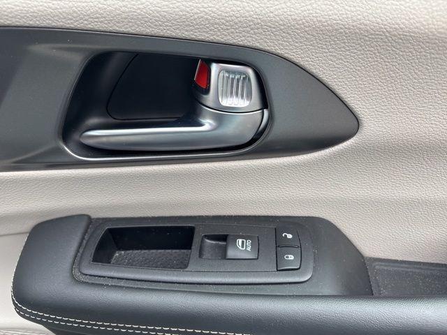 Photo of 2024 Fathom Blue Pearlcoat Chrysler Pacifica