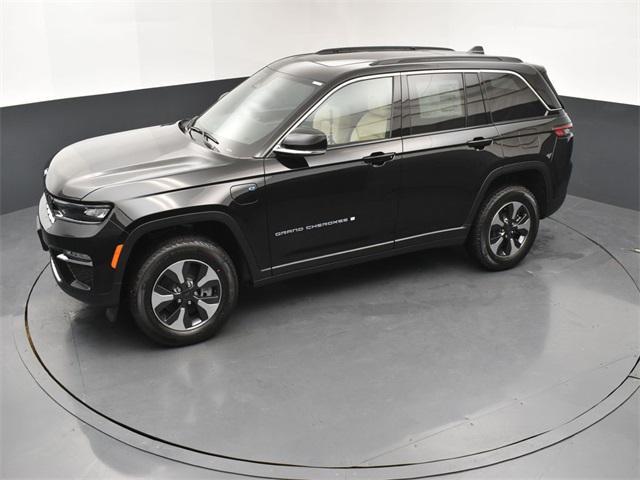 Photo of 2025 Diamond Black Crystal Pearlcoat Jeep Grand Cherokee 4xe