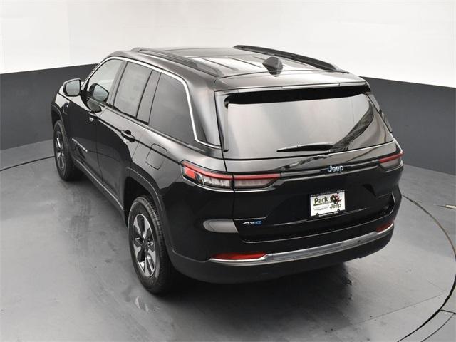Photo of 2025 Diamond Black Crystal Pearlcoat Jeep Grand Cherokee 4xe