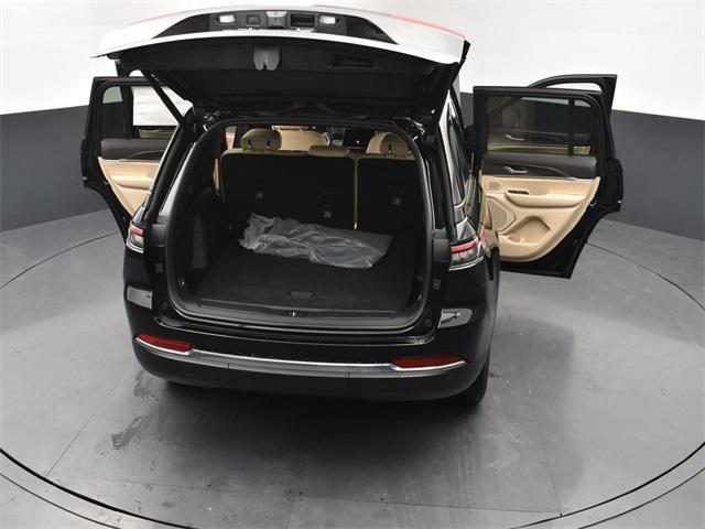 Photo of 2025 Diamond Black Crystal Pearlcoat Jeep Grand Cherokee 4xe