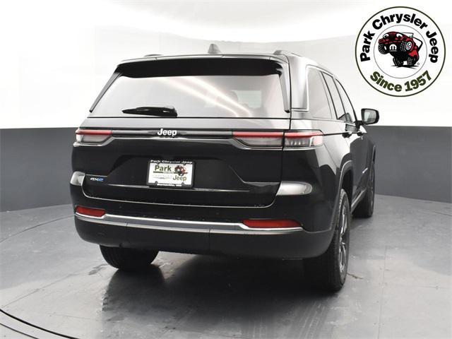 Photo of 2025 Diamond Black Crystal Pearlcoat Jeep Grand Cherokee 4xe