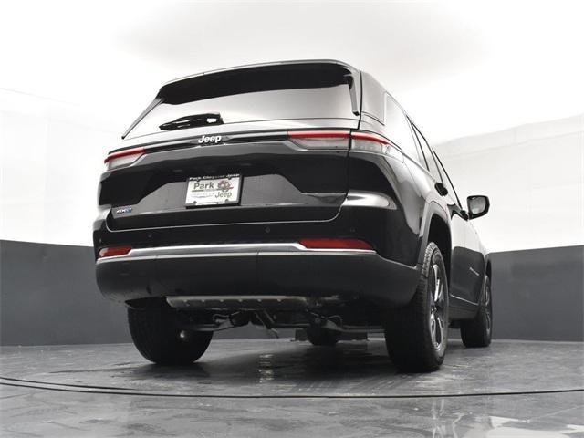 Photo of 2025 Diamond Black Crystal Pearlcoat Jeep Grand Cherokee 4xe