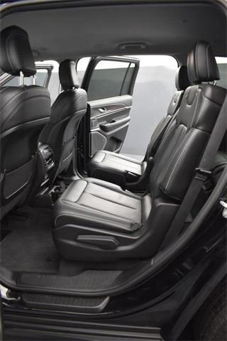 Photo of 2021 Diamond Black Crystal Pearlcoat Jeep Grand Cherokee L