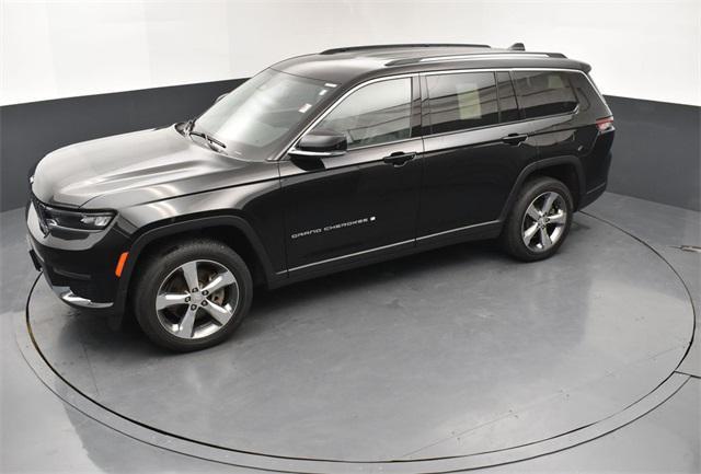 Photo of 2021 Diamond Black Crystal Pearlcoat Jeep Grand Cherokee L
