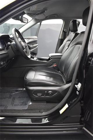 Photo of 2021 Diamond Black Crystal Pearlcoat Jeep Grand Cherokee L