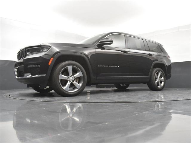 Photo of 2021 Diamond Black Crystal Pearlcoat Jeep Grand Cherokee L
