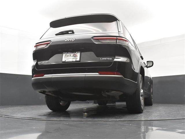 Photo of 2021 Diamond Black Crystal Pearlcoat Jeep Grand Cherokee L