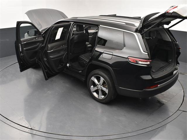 Photo of 2021 Diamond Black Crystal Pearlcoat Jeep Grand Cherokee L