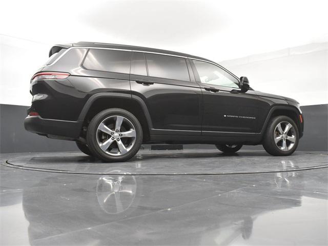 Photo of 2021 Diamond Black Crystal Pearlcoat Jeep Grand Cherokee L