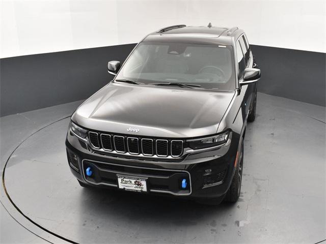 Photo of 2024 Diamond Black Crystal Pearlcoat Jeep Grand Cherokee 4xe
