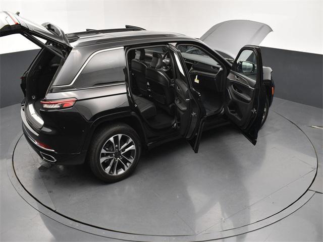 Photo of 2024 Diamond Black Crystal Pearlcoat Jeep Grand Cherokee 4xe