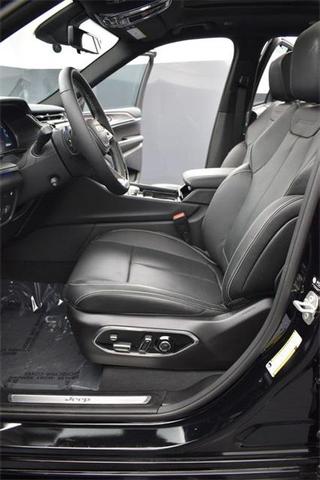 Photo of 2024 Diamond Black Crystal Pearlcoat Jeep Grand Cherokee 4xe
